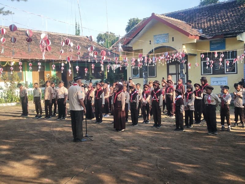 UPACARA MEMPERINGATI HARI PRAMUKA