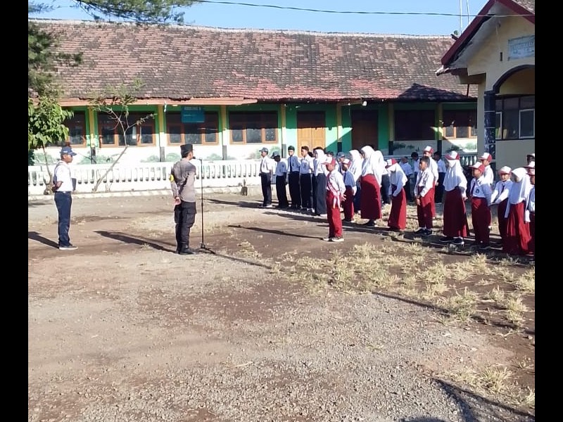 PEMBINAAN DARI KAPOLSEK BANYUGLUGUR SOSIALISASI TENTANG KENAKALAN REMAJA